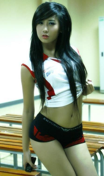 變態(tài)男狂揉大胸美女