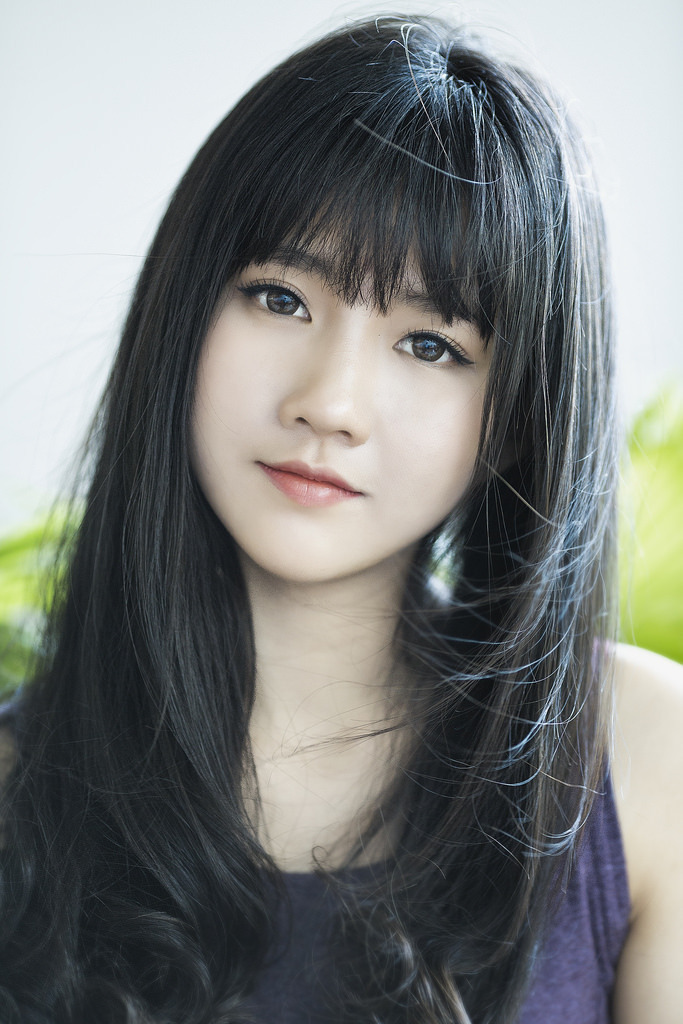 女大學(xué)生的美發(fā)沙龍?jiān)诰€觀看