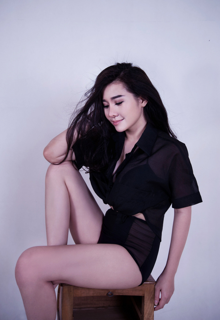 我六個(gè)女同學(xué)打我飛機(jī)