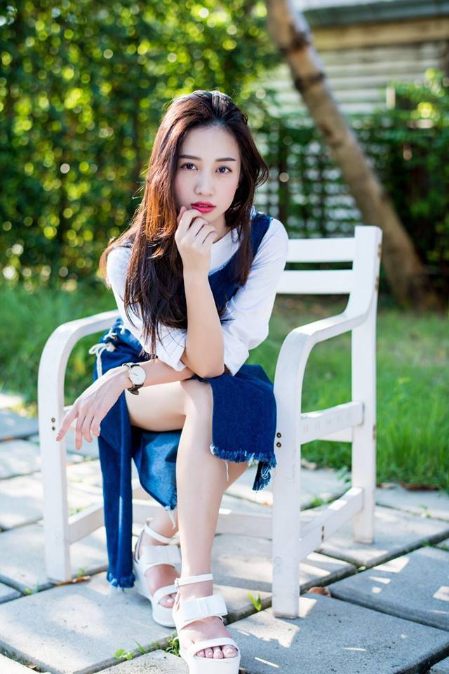 班長(zhǎng)用她的玉足白絲幫我爽